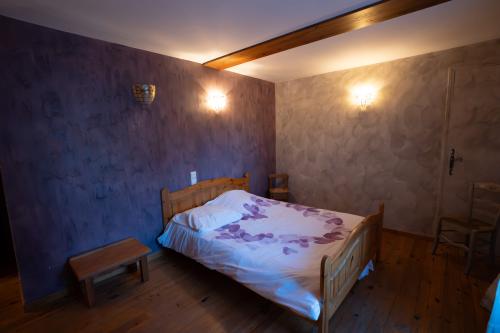 chambre-lit-double-gite-la-maison-caussenard