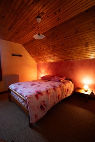 chambre-lit-double-gite-pavillon-de-chasse