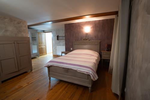 chambre-lit-simple-gite-la-maison-caussenard