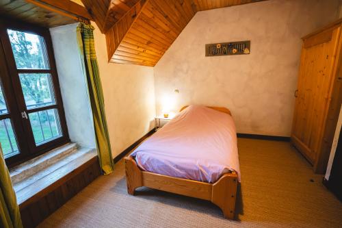 chambre-lit-simple-gite-pavillon-de-chasse