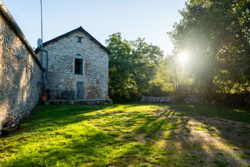 jardin-gite-la-maison-caussenard
