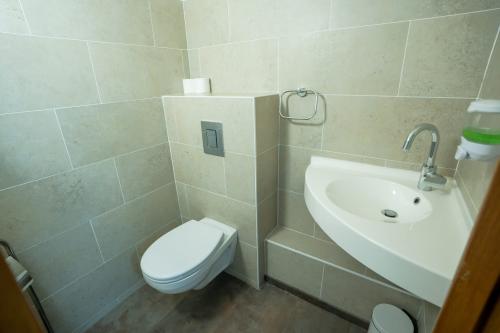 wc-gite-la-maison-caussenard