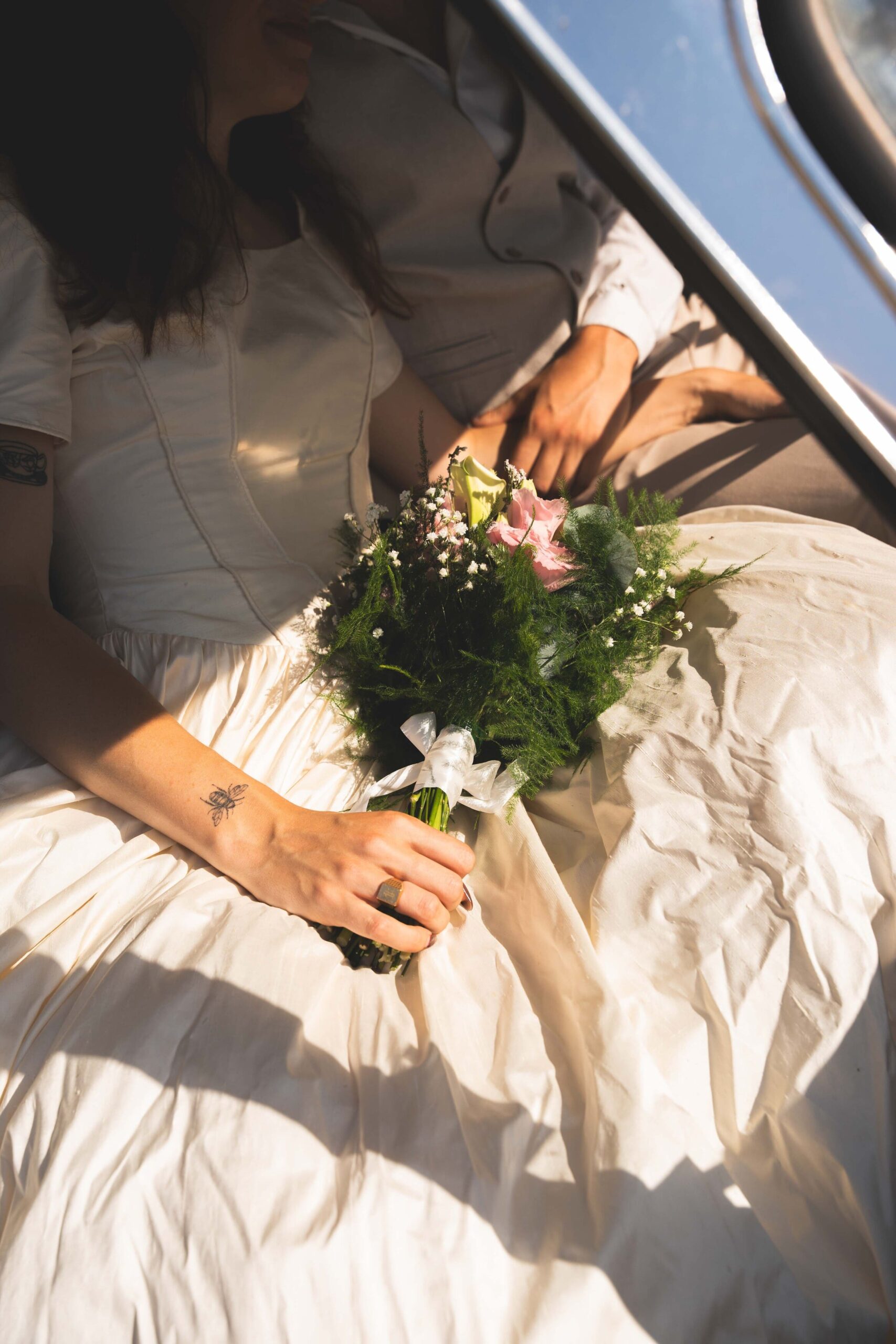 domaine-de-la-vialette-mariage-voiture-fleure