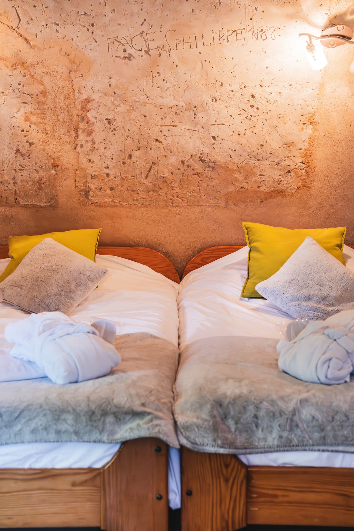 lit-double-chambre-chevre