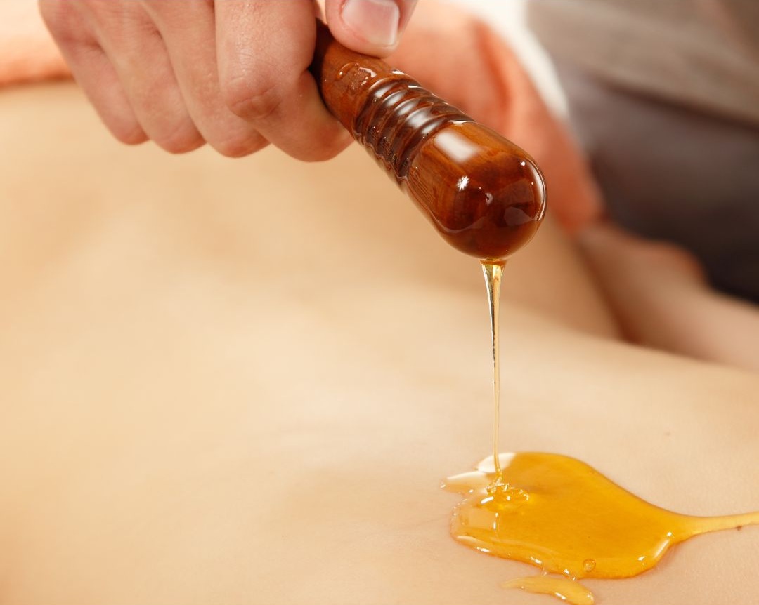 Espace-bien-etre-les-soins-de-la-ruche-massage-miel-occitanie